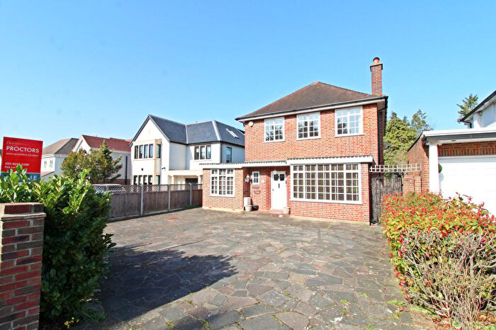 4 Bedroom Detached House For Sale In Hayes Lane, Beckenham, BR3