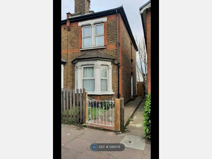 3 Bedroom Semi-Detached House To Rent In Cromwell Road, Kingston Upon Thames, KT2