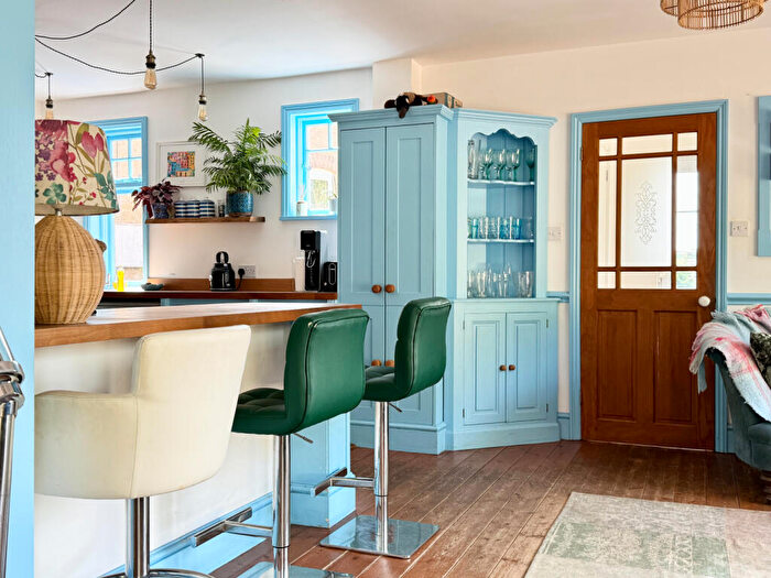 3 Bedroom Semi Detached House For Sale In Olivers Close, Potten End, Berkhamsted, HP4