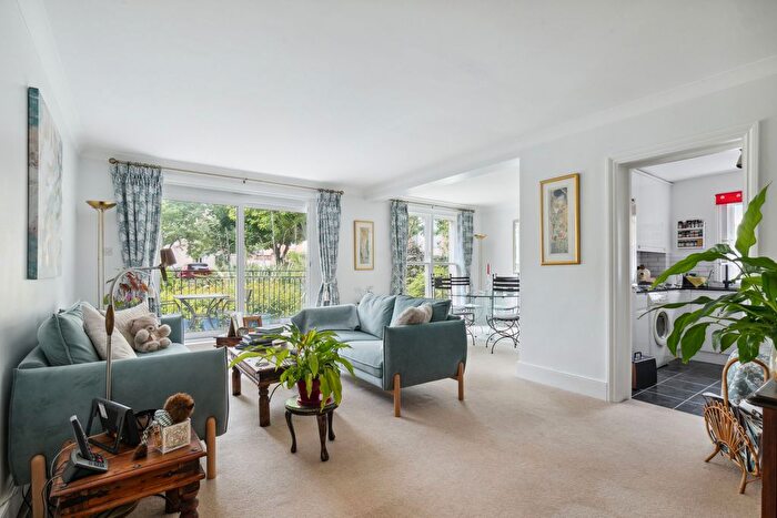 2 Bedroom Flat To Rent In Kendal Place, Putney, SW15