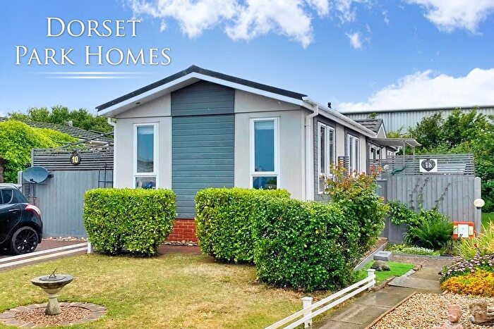 2 Bedroom Park Home For Sale In Rowlands Park, Chickerell, Weymouth, Dorset, DT3