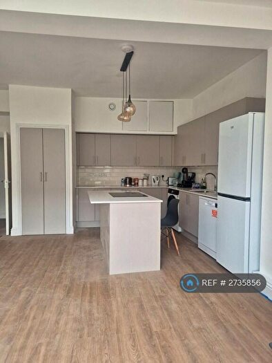 3 Bedroom Flat To Rent In Harpenden Road, London, SE27