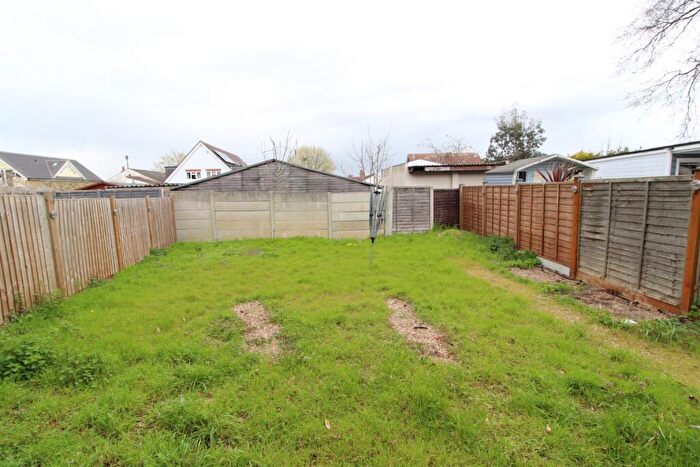 1 Bedroom Apartment To Rent In Wood Farm Close, Leigh-on-Sea, SS9