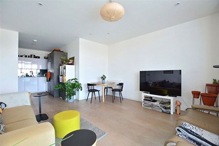 2 Bedroom Flat To Rent In Granite Apartments, River Gardens Walk, London, SE10