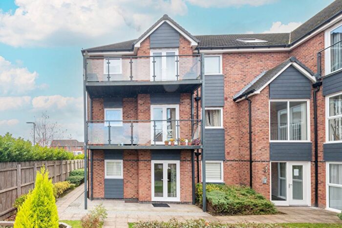 2 Bedroom Flat For Sale In Cadet Drive, Shirley, Solihull, West Midlands, B90