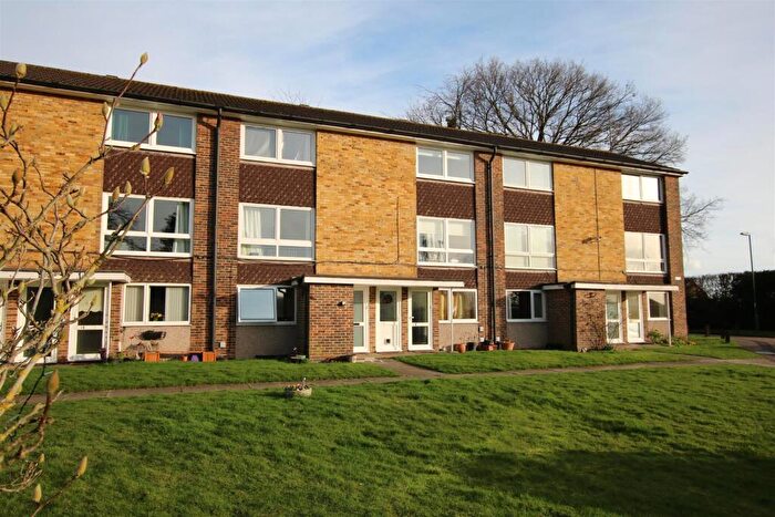 2 Bedroom Maisonette For Sale In Cotswold Court, Horsham, West Sussex, RH13