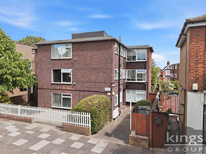 Studio For Sale In Chase Side, Enfield, EN2