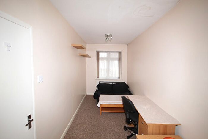 1 Bedroom Flat To Rent In Sudbury Heights Avenue, Greenford, Middlesex, UB6