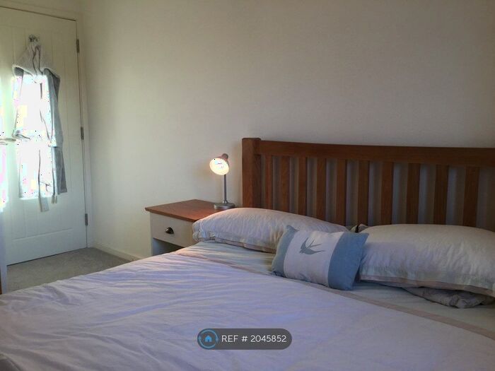 2 Bedroom Flat To Rent In Windsor Quay, Cardiff, CF11