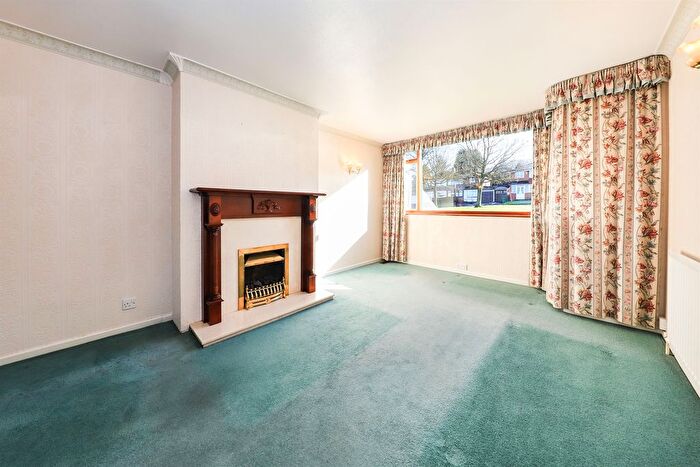 3 Bedroom Semi-Detached House For Sale In Waverley Crescent, Lanesfield, Wolverhampton, WV4