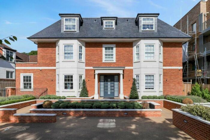 3 Bedroom Flat To Rent In Tenterden Grove, London, NW4