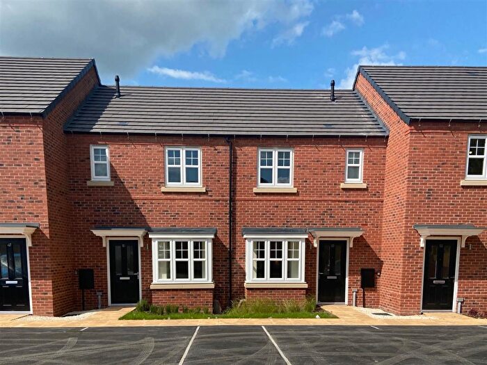 2 Bedroom Town House To Rent In Linby Drive, Bircotes, Doncaster, DN11