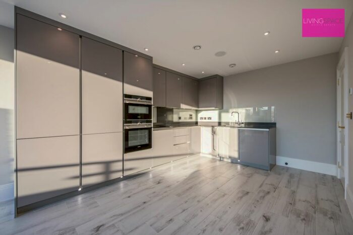 1 Bedroom Flat To Rent In Cockfosters Road, Barnet, EN4