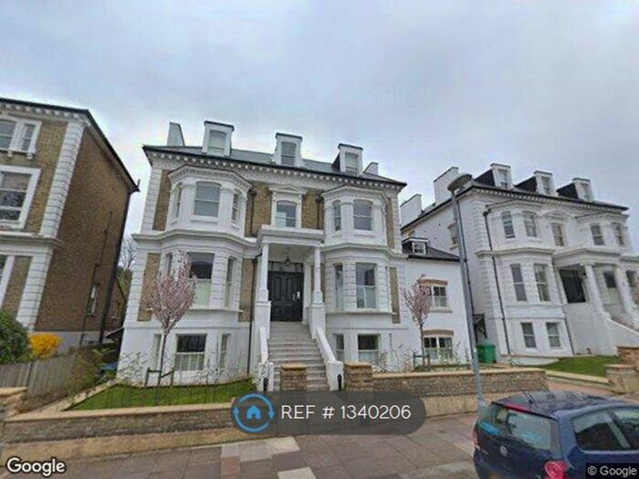 2 Bedroom Flat To Rent In Avenue Elmers, Surbiton, KT6