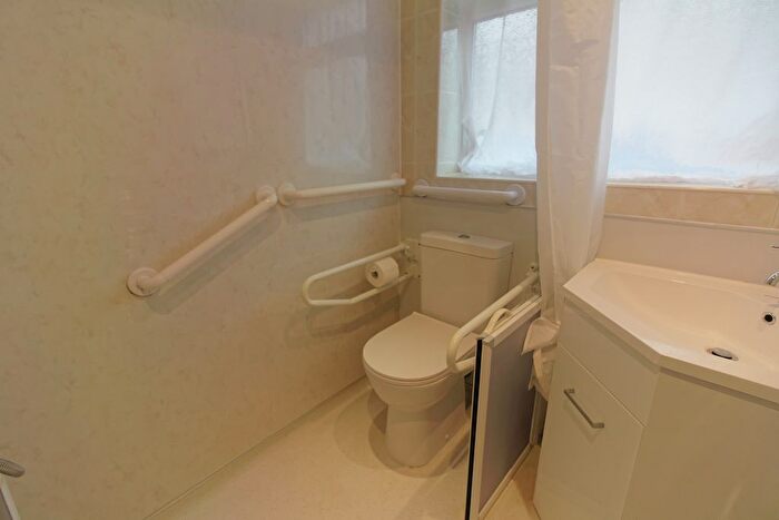 2 Bedroom Detached Bungalow For Sale In Gayhurst Close, Wigston, LE18