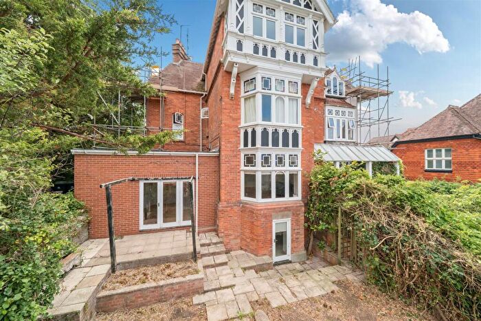 2 Bedroom Apartment For Sale In Victoria Grove, Bridport, DT6