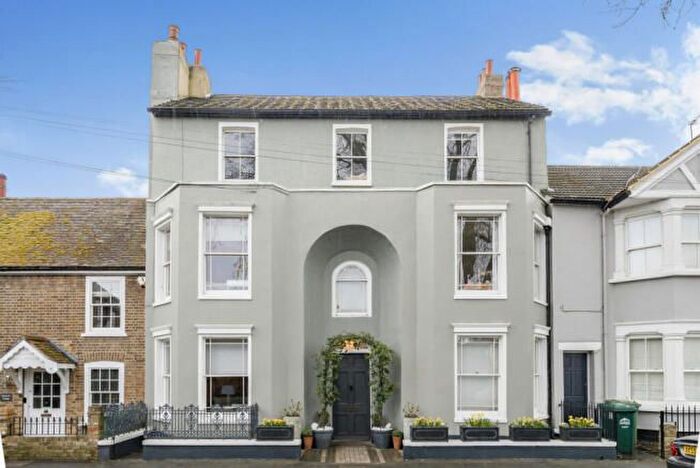 2 Bedroom Flat To Rent In French Street, Sunbury-On-Thames, TW16