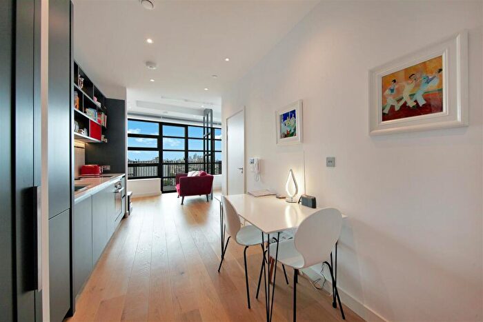 Studio For Sale In Defoe House, London City Island, E14