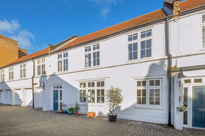 2 Bedroom Flat To Rent In Anchor Mews, Clapham, SW12