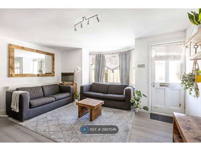 1 Bedroom Flat To Rent In Clapham North, London, SW4