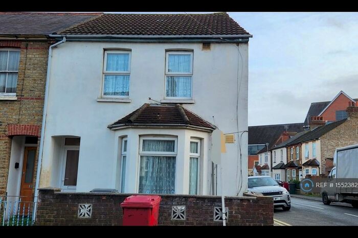 3 Bedroom Semi-Detached House To Rent In Princes Street, Slough, SL1