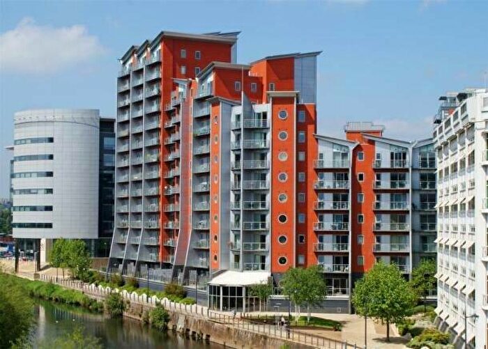 2 Bedroom Flat To Rent In Whitehall Quay, Leeds, West Yorkshire, LS1