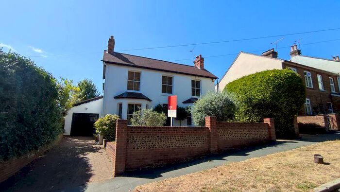 4 Bedroom Detached House To Rent In Upper Weybourne Lane, Farnham, GU9