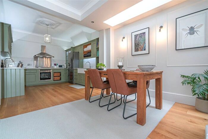 4 Bedroom Terraced House For Sale In Park Hall Road, London, N2