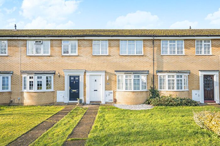 3 Bedroom Terraced House For Sale In Hawksway, Staines-Upon-Thames, TW18