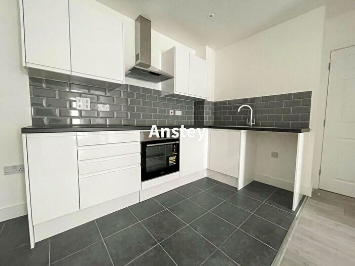 3 Bedroom Flat To Rent In Portswood Road, Southampton, Hampshire, SO17