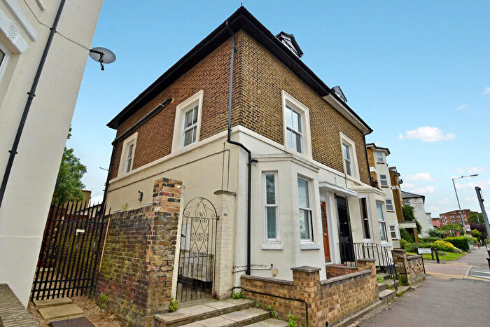 2 Bedroom Maisonette To Rent In Portsmouth Road, Surbiton, KT6