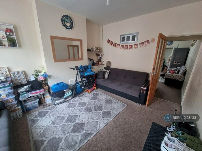 2 Bedroom Terraced House To Rent In Prospect Hill, Leicester, LE5