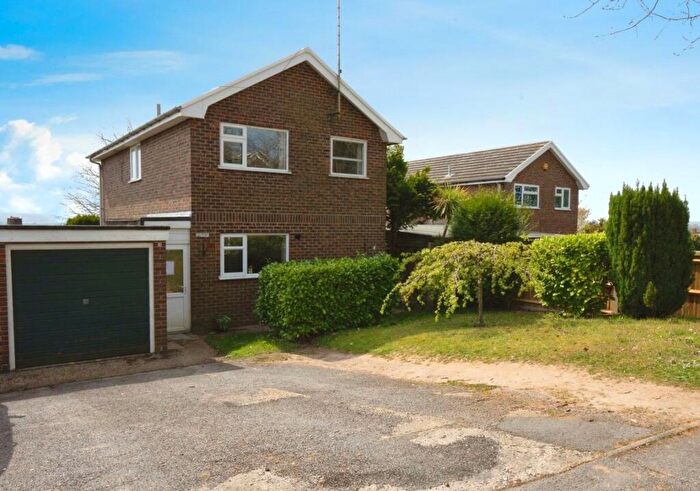 3 Bedroom Link Detached House For Sale In Glebelands, Pulborough, West Sussex, RH20