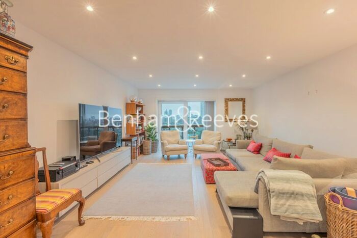 3 Bedroom Flat To Rent In Chelsea Village, Fulham Road, SW6