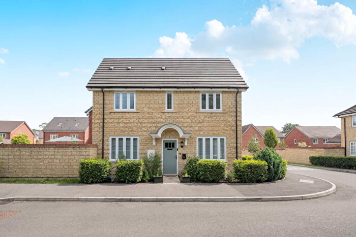 3 Bedroom Detached House For Sale In Haywain Halt, Chippenham, SN14