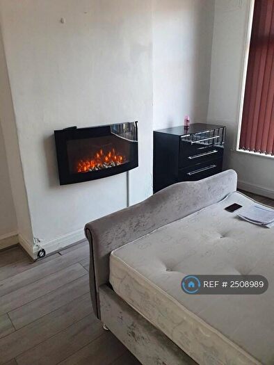 1 Bedroom Flat To Rent In Longford Place, Manchester, M14