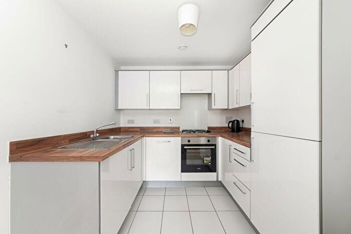 1 Bedroom Apartment For Sale In Worcester Close, Penge, London, SE20