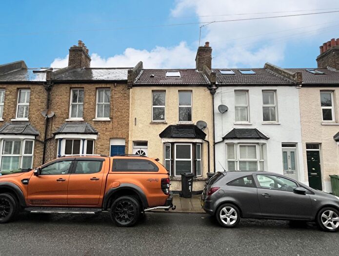 2 Bedroom Property For Sale In Robson Road, Norwood, London, SE27