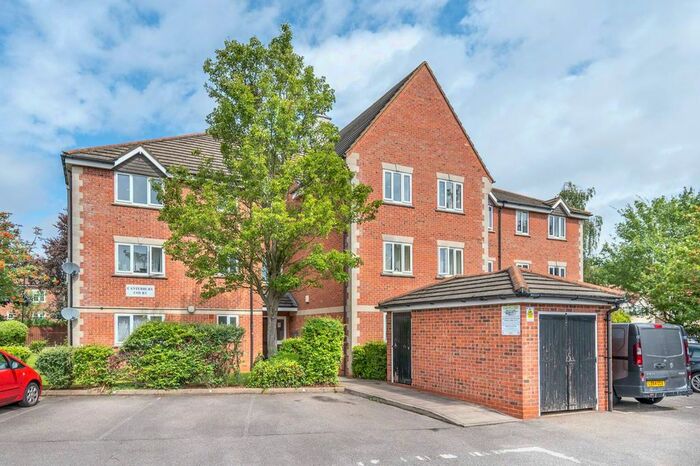 2 Bedroom Flat To Rent In Bromyard Avenue, Acton, London, W3