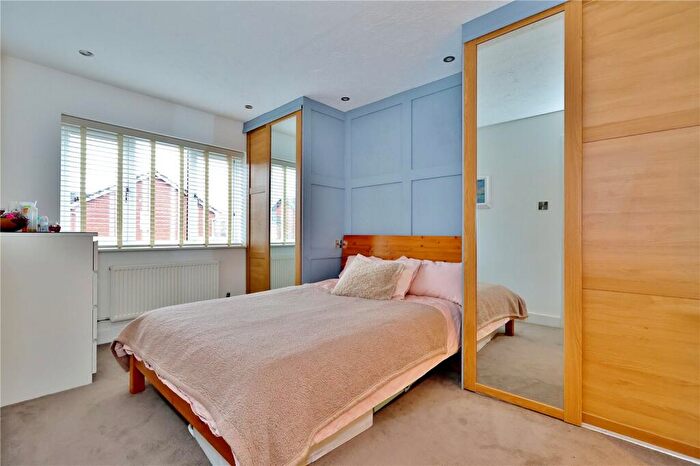 3 Bedroom Detached House For Sale In Alexandra Gardens, Knaphill, Woking, Surrey, GU21