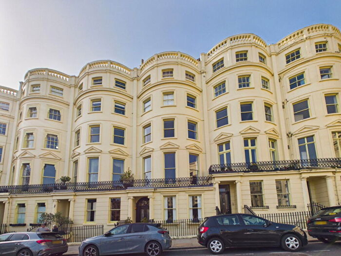 1 Bedroom Flat For Sale In Brunswick Square, Hove, BN3