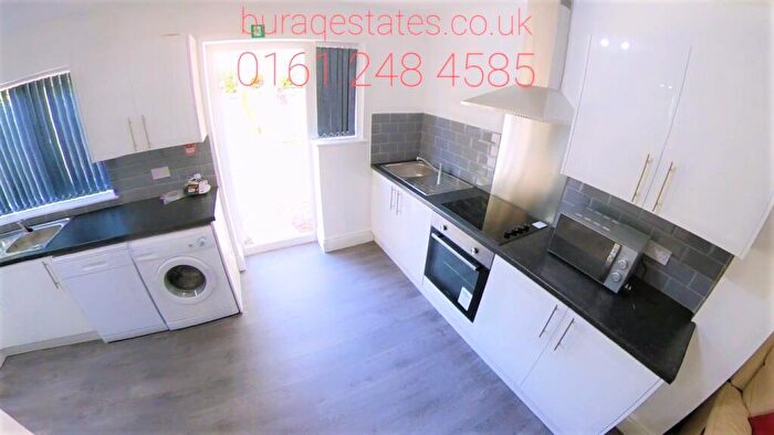 5 Bedroom Semi-Detached House To Rent In Moorfield Avenue, Manchester, M20