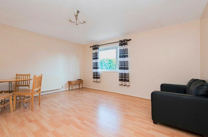 2 Bedroom Flat To Rent In Henfield Road, London, SW19