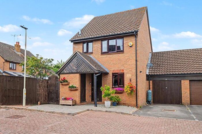 3 Bedroom Detached House For Sale In The Dell, Great Baddow, Chelmsford, CM2