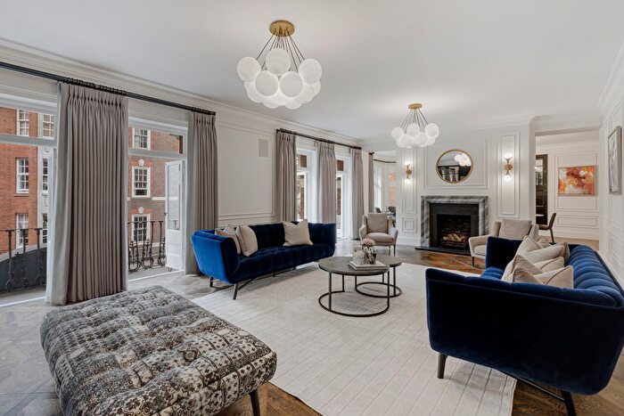 3 Bedroom Flat To Rent In Cadogan Court, Draycott Avenue, Chelsea, London, United Kingdom, SW3