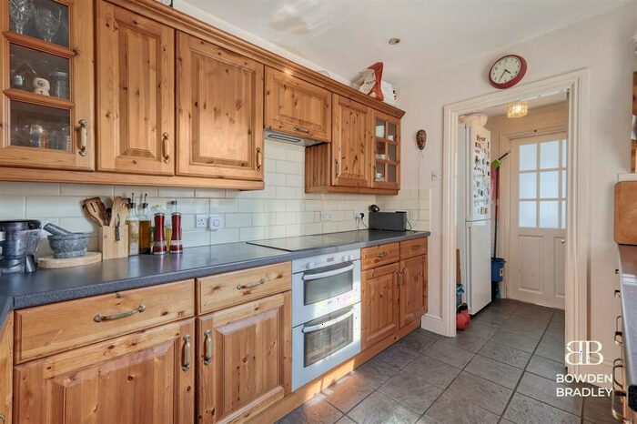 3 Bedroom End Of Terrace House For Sale In Greenfield Street, Waltham Abbey, EN9