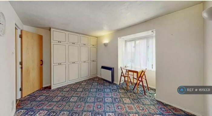 Studio To Rent In Harp Island Close, London, NW10