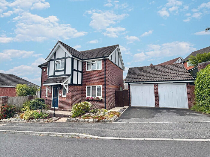 4 Bedroom Detached House For Sale In Dogwood Road, Broadstone, BH18