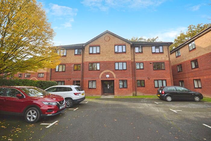 2 Bedroom Flat For Sale In Longmere Road, West Green, Crawley, RH10