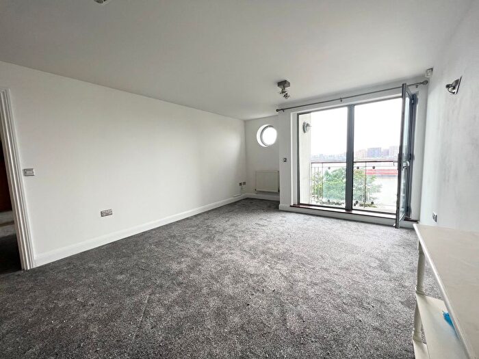 2 Bedroom Flat To Rent In Miles Close, London, SE28
